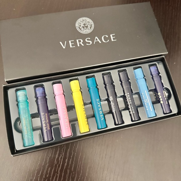 Versace 9-piece fragrance set. New - Picture 1 of 3